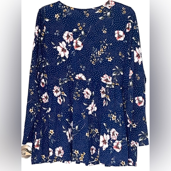 Torrid blue floral polka dot with lace trim blouse. Size 3. - Picture 2 of 5